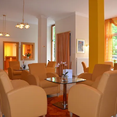 Haus Am Park 3*