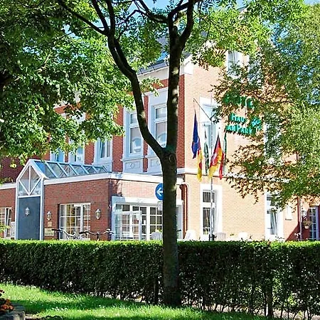 Haus Am Park 3*